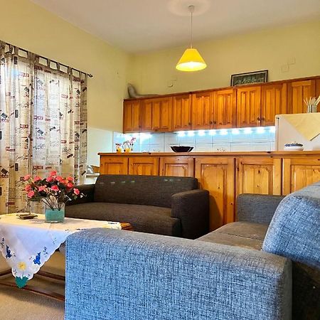Village Apartment マラティアス エクステリア 写真