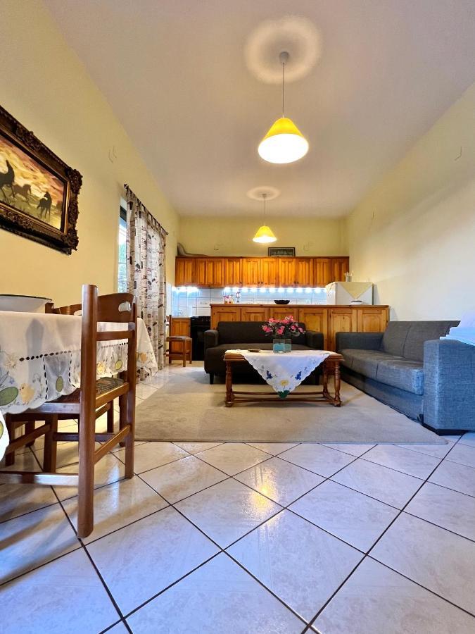 Village Apartment マラティアス エクステリア 写真
