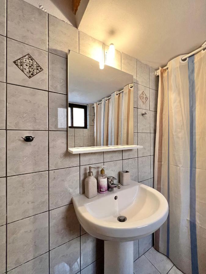 Village Apartment マラティアス エクステリア 写真