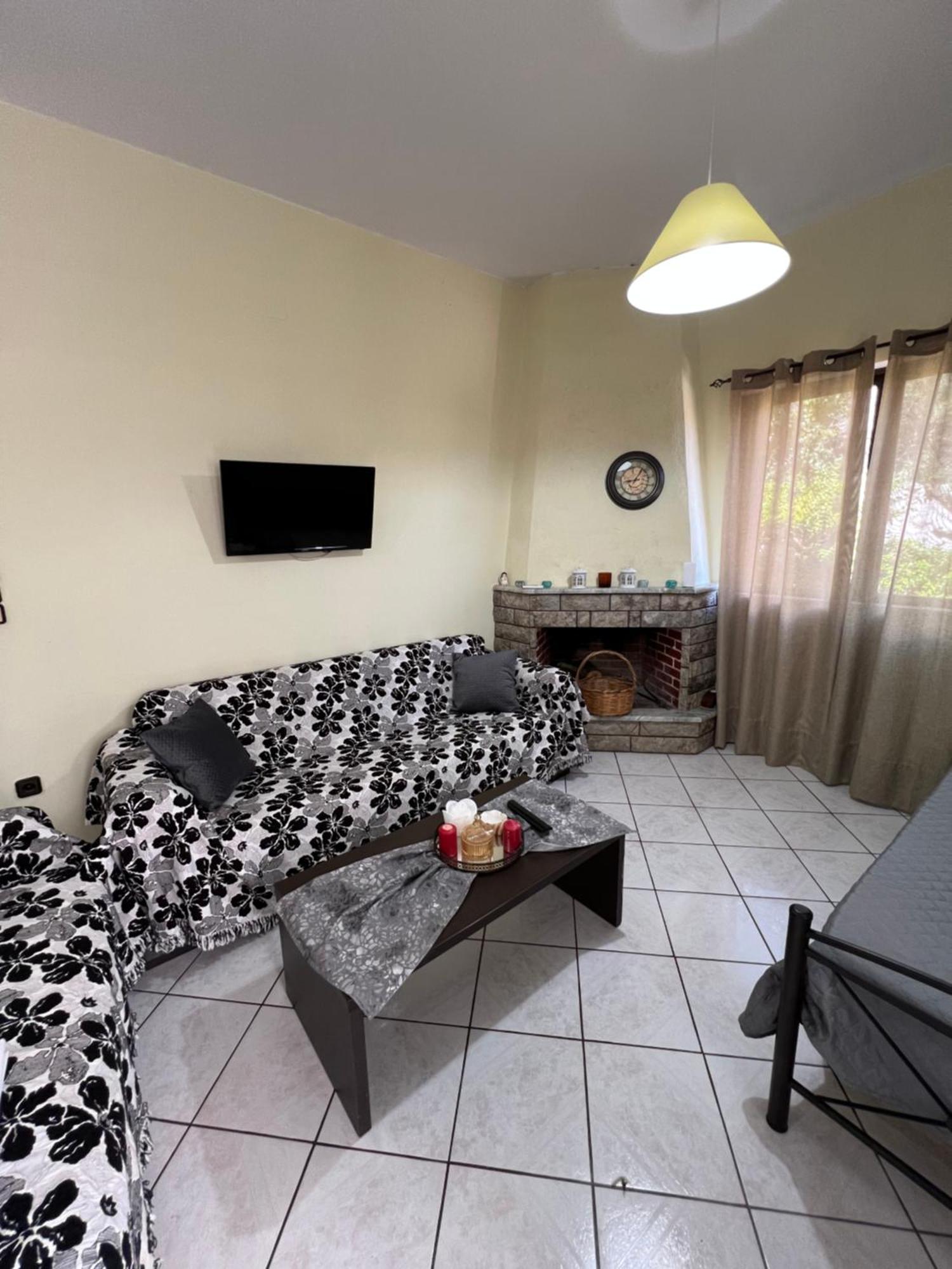 Village Apartment マラティアス エクステリア 写真